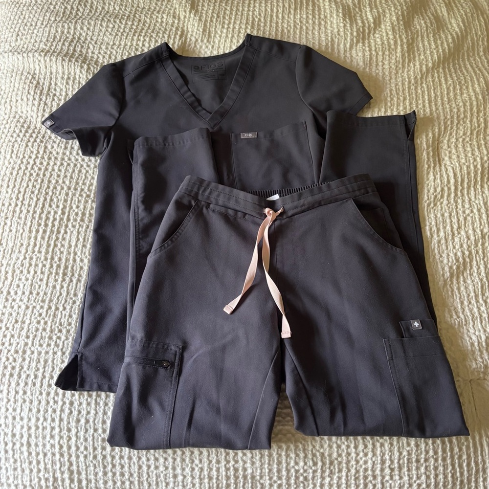 Figs Charcoal Scrub Set